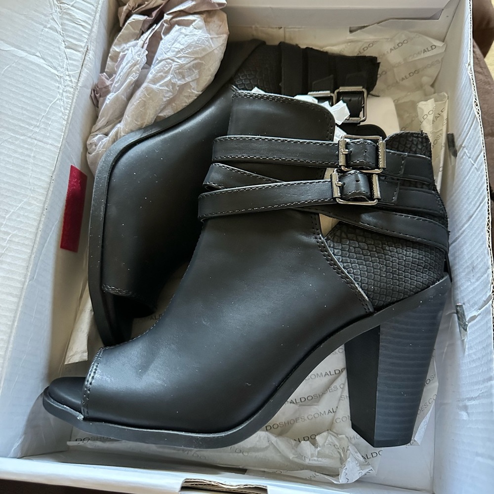 Black Aldo ankle boots Size 8